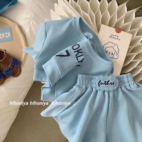 Korean parent-child summer style casual vacation mother-daughter outfits for a family of three, short-sleeved T-shirts and skirts, two-piece set