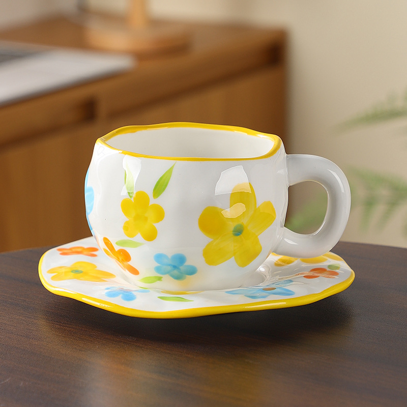 Estilo coreano inswind mano flor cerámica taza de café y plato conjunto taza de té de la tarde pequeñas flores pintadas a mano taza un plato
