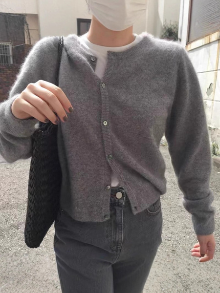 Woolen cardigan with a round collar