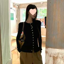 感黑色金属扣修身打底开衫上衣女2026新款紧身针织衫内搭毛衣