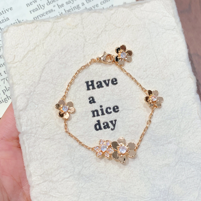 High-end version of the Van Cleef & Arpels clover bracelet for women, light luxury niche versatile lucky clover with full diamond petals, a gift for Qixi Festival
