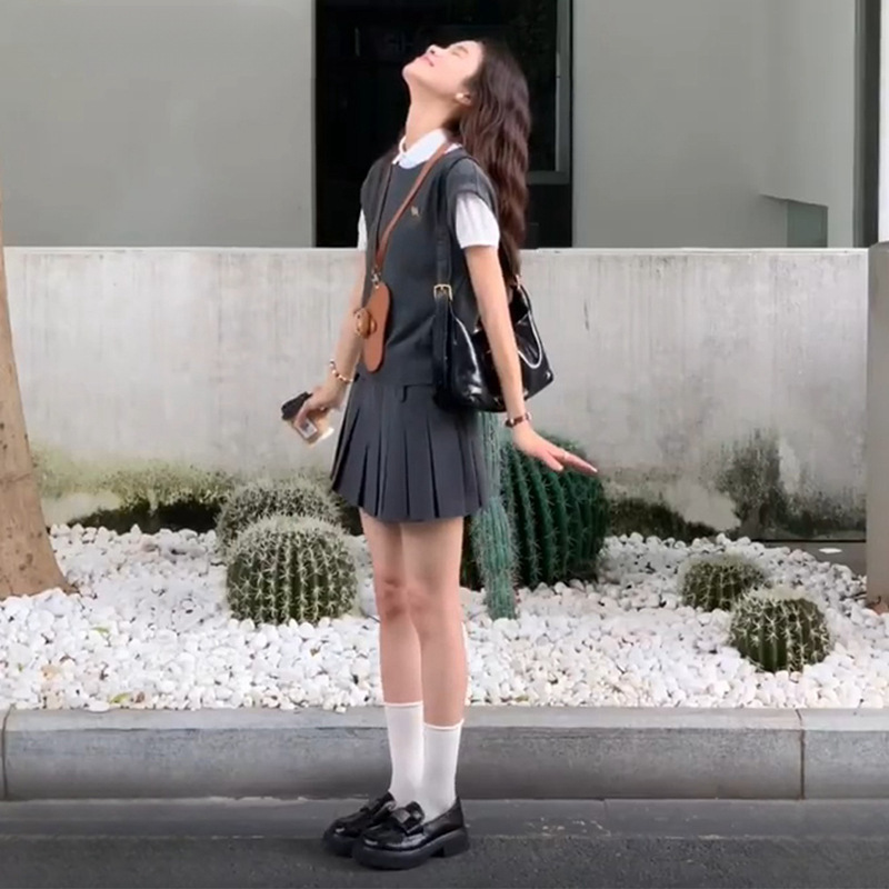 韓国カレッジスタイルの女性用半袖セーターベスト、秋の新しいスリムフィットで多用途なレイヤードベストショートセーター|undefined