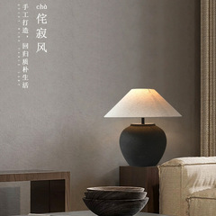 新中国式寂風電気スタンド景徳鎮陶缶レトロ民宿ランプのベッドの上に外国貿易陶磁器の装飾電気スタンドが飾られています。