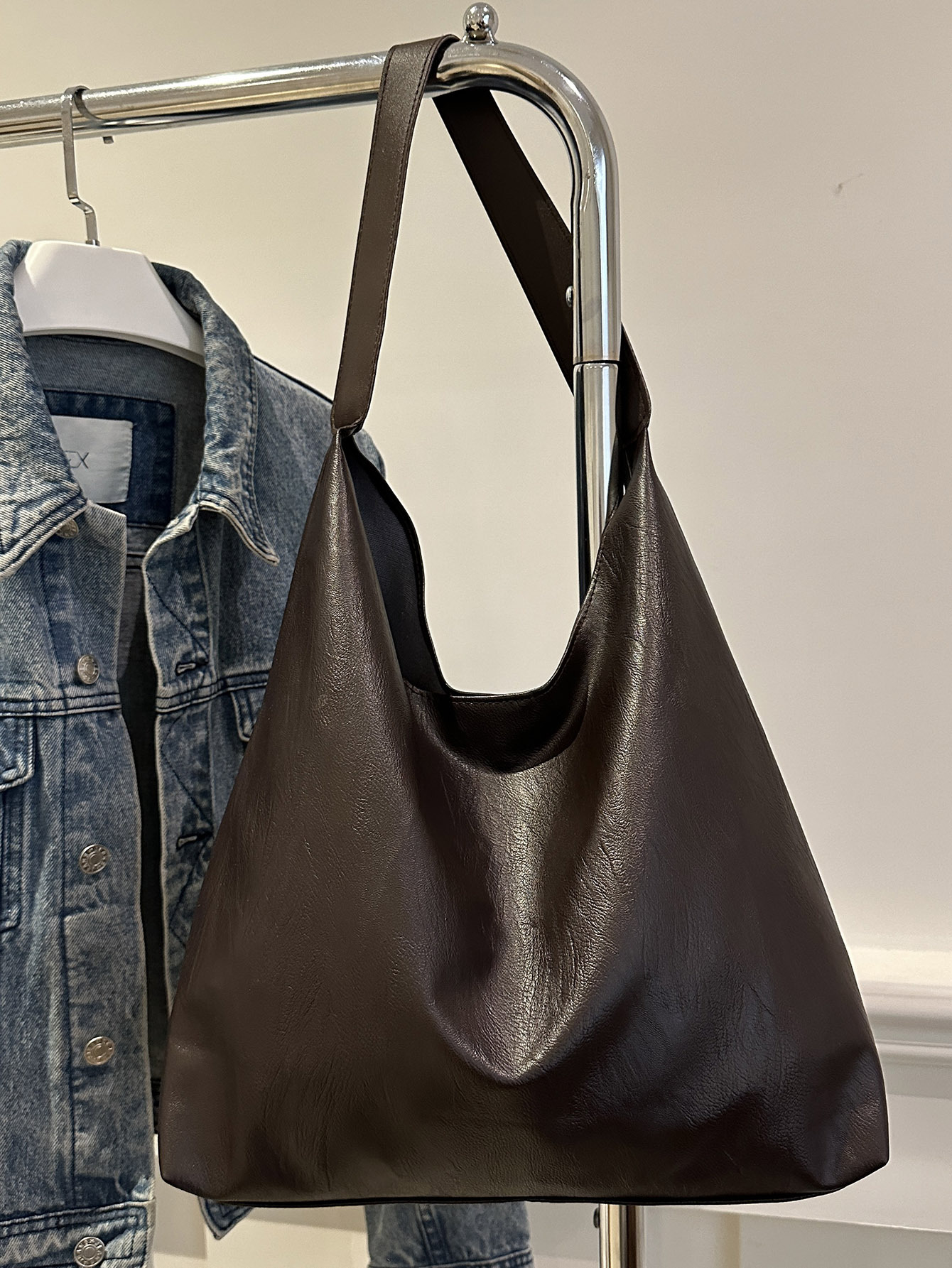 Bolso de mujer 2023 otoño nuevo ocio de viaje mochila de moda personalidad bolso de mano nicho tendencia tote