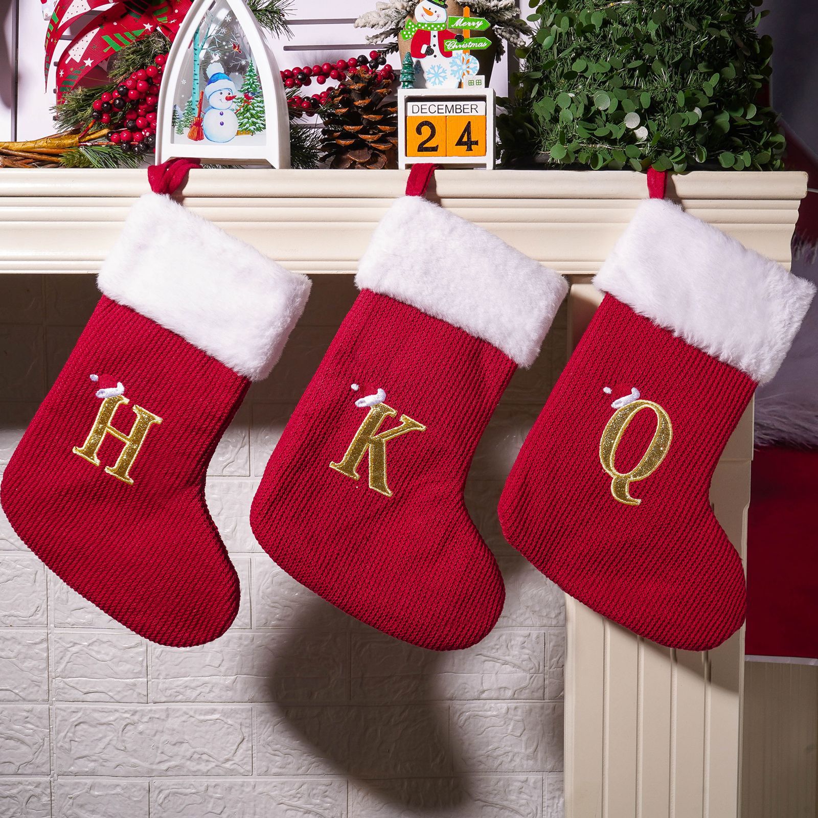 Cross-border nuevo estilo de Navidad rojo 26 letras calcetines de punto de alta calidad colgante de Navidad bordado dulces bolsas de decoración