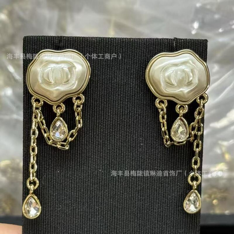 新款香家法式花朵名媛宫廷光面镶钻字母珍珠耳钉耳环耳饰品潮|undefined