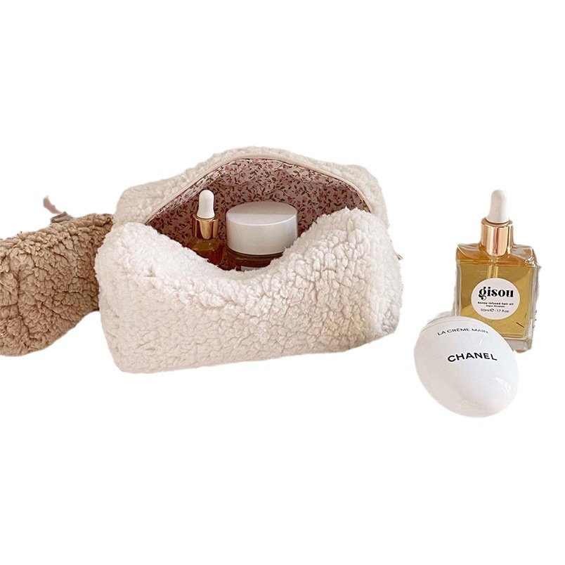 Bolsa de cosméticos de terciopelo de peluche transfronterizo Estilo japonés lana de cordero fresco Cosméticos Artículos de tocador bolsa de almacenamiento de viaje