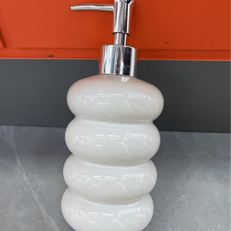 Creative Ceramic Bathroom Lotion Dispensing Bottle, High-End Hotel and Home Use Hand Sanitizer, High-Grade Press-Type Empty Bottle Creative Ceramic Bathroom Lotion Dispensing Bottle, High-End Hotel and Home Use Hand Sanitizer, High-Grade Press-Type Empty Bottle
