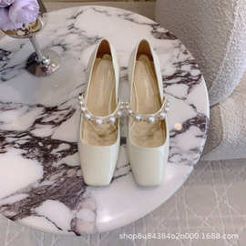 2025新款浅口漆皮顶版一字带珍珠链条粗高跟玛丽珍单鞋通勤女婚鞋