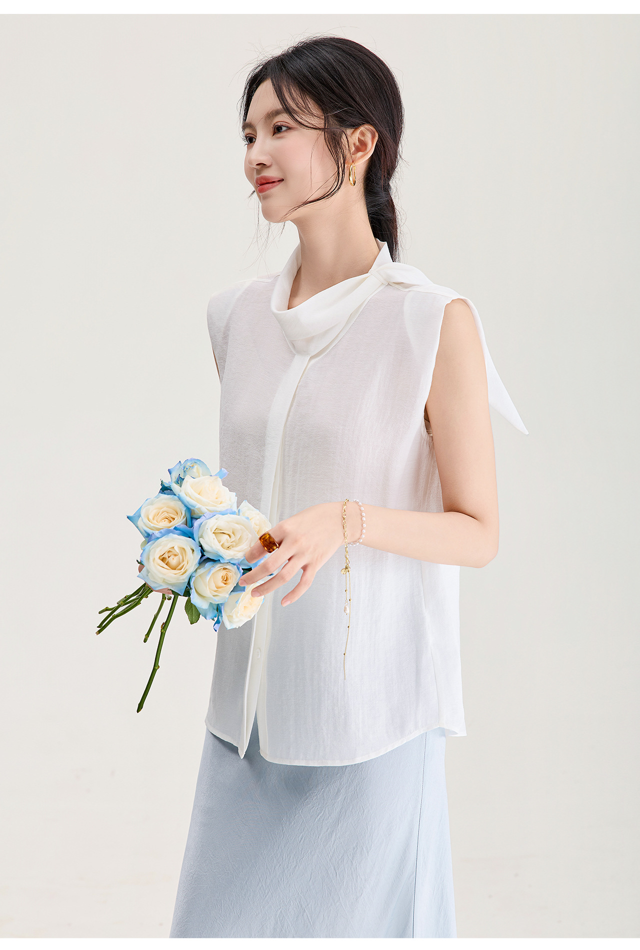Áo thun nữ không đối xứng tay lỡ cổ trễ vai phong cách thiết kế — màu trắng chi tiết 18