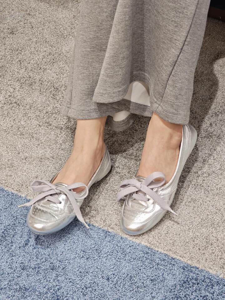Giày búp bê nữ da cừu cổ thấp đế bằng buộc dây phong cách retro — Bạc, hàng có sẵn, Màu nude, hàng có sẵn, Màu trắng kem, hàng có sẵn chi tiết 32