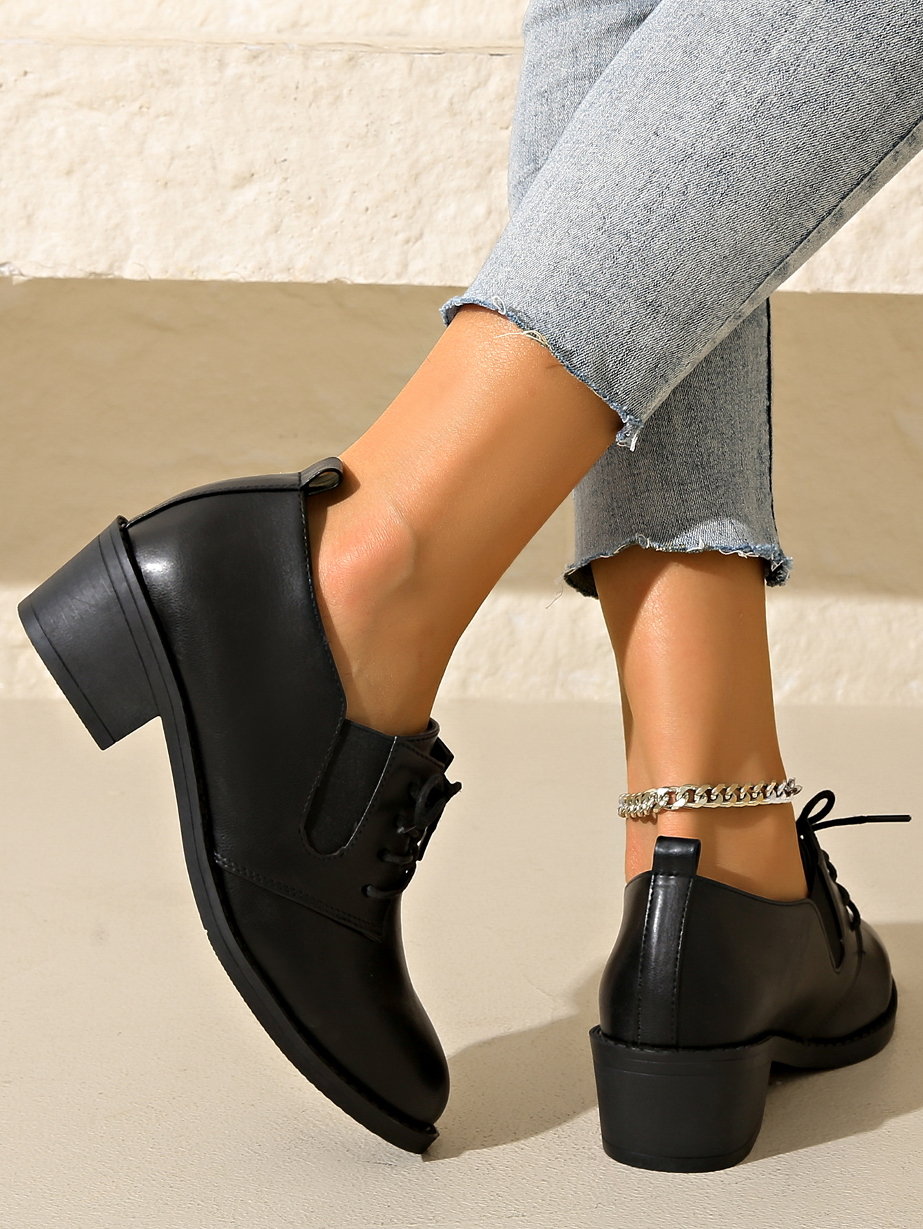 Dames retro veterschoenen met blokhak van leer voor formele look_voghion.com
