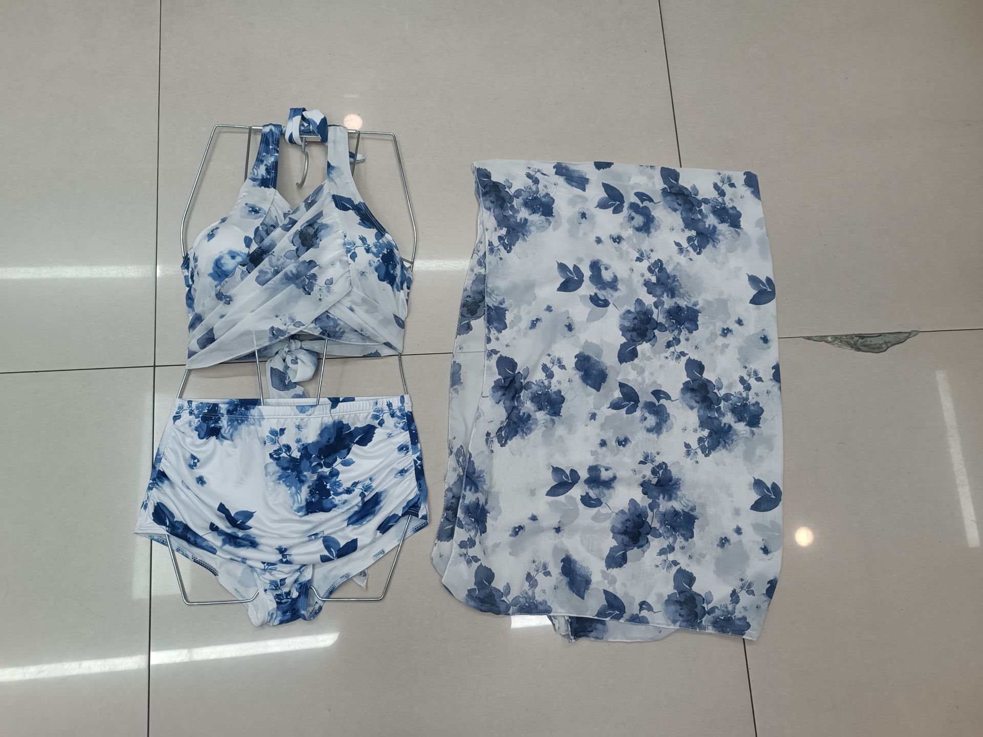 GraceChic Fresh Style Beach Vacation Hot Spring Swimsuit For Women, Three-Piece Set, European And American High-End Feel, New_voghion.com