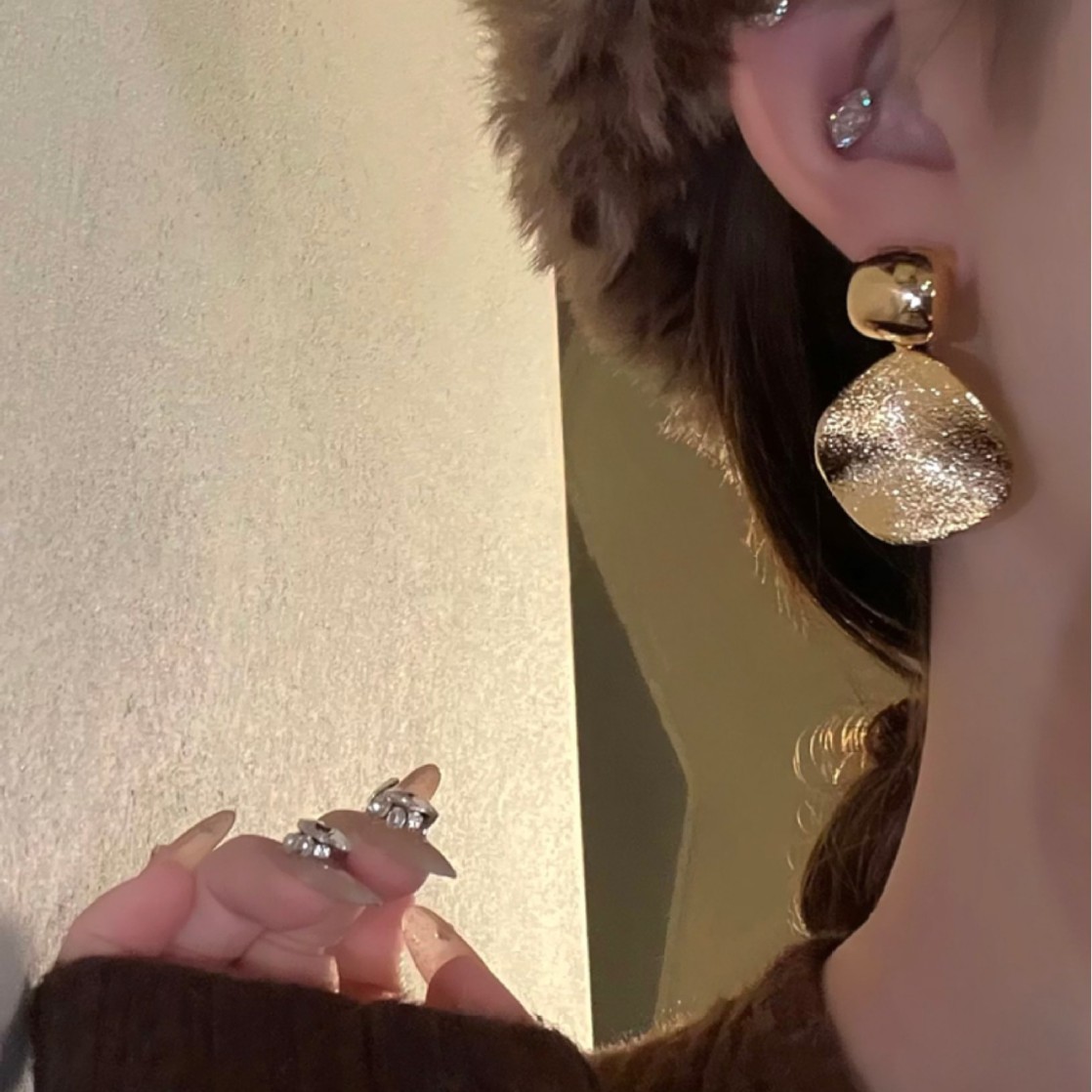 Vintage Round Clip-on Earrings Minimalist Designer Style_voghion.com