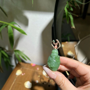 Jin Yu Tang Xinjiang Hetian Jade No Black Dot Jasper White➕Green 37/22/18 Financial Sources Awake