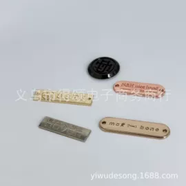 铭牌;标签、标牌;徽章