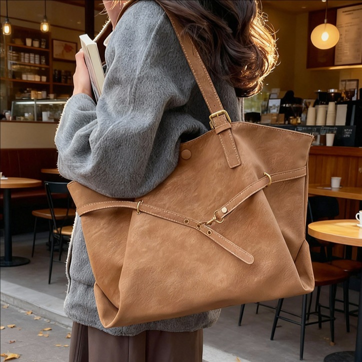 Otoño y invierno bolsas de mujer de viaje ocio retro de gran capacidad 2025 nuevo estilo coreano bolsas de mano versátiles