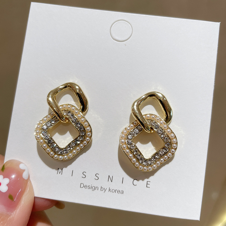 Korean Style Geometric Diamond-shape Pearl Earrings display picture 5