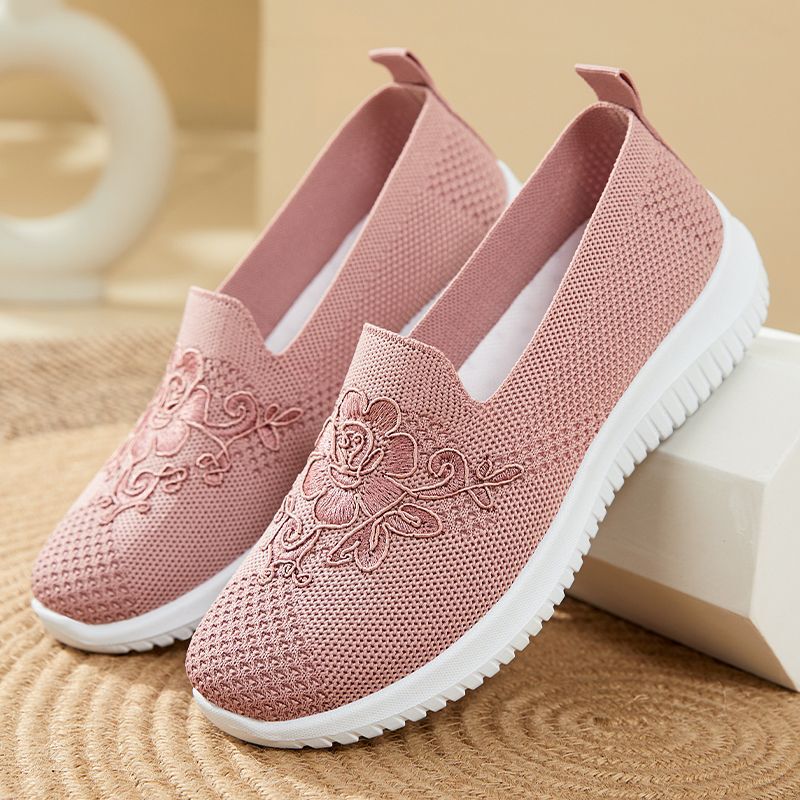 Women's Shoes 2026 Spring New Style Women's Shoes Old Beijing Cloth Shoes Casual Fashion Embroidered Mother's Shoes Shallow Single Shoes