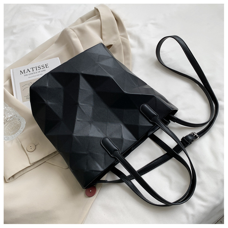 Niche design irregular largecapacity bag 2021 new trendy tote bag shoulder messenger bagpicture154