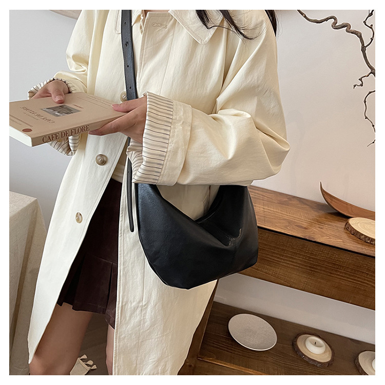 New women's shoulder bag, simple retro style small bag, dumpling bag, high-end texture, versatile commuting crossbody bag_voghion.com