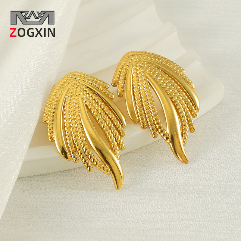 Pendientes tejidos retro europeos y americanos chapados en oro de 18 quilates de acero inoxidable con personalidad única fábrica al por mayor mujeres