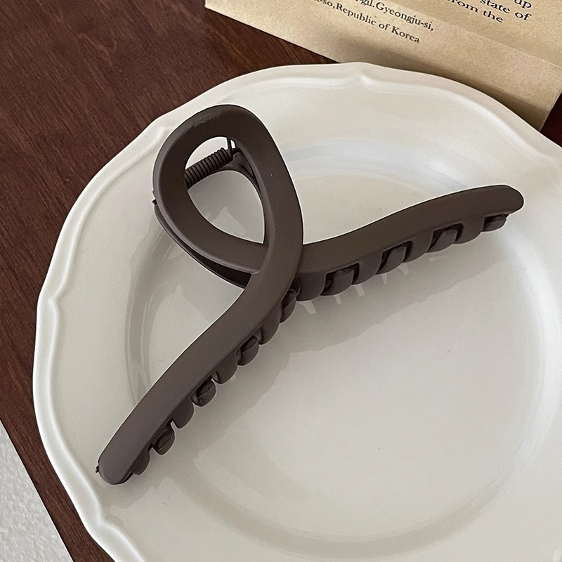 Serie de café de leche clip de pelo grande clip de tiburón hembra cuchara trasera updo simple temperamento clip de pelo moda accesorios para el cabello al por mayor