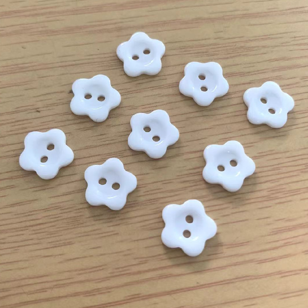 批发diy手缝钮扣服装辅料童装纽扣树脂梅花纽扣2眼纽扣