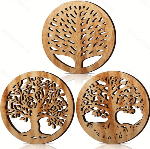 El posavasos del árbol de la vida tiene tres juegos de colores de madera cruda.