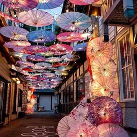 古镇街道古风油纸伞古典道具伞饭店吊顶中国风景区旅游装饰麦太保