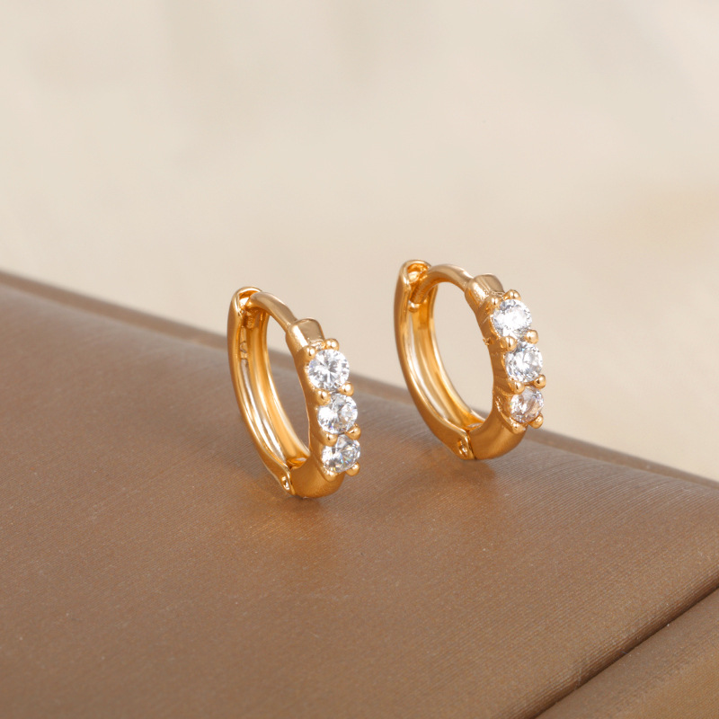 Xuping Jewelry Pendientes de circonita con incrustaciones redondas brillantes Pendientes de estilo frío simple de nicho femenino de alta gama