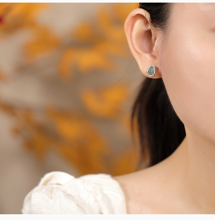 Khuyên tai bạc S925 hình hươu đính đá zircon xanh ngọc lục bảo phong cách cổ điển — Một cặp chi tiết 4