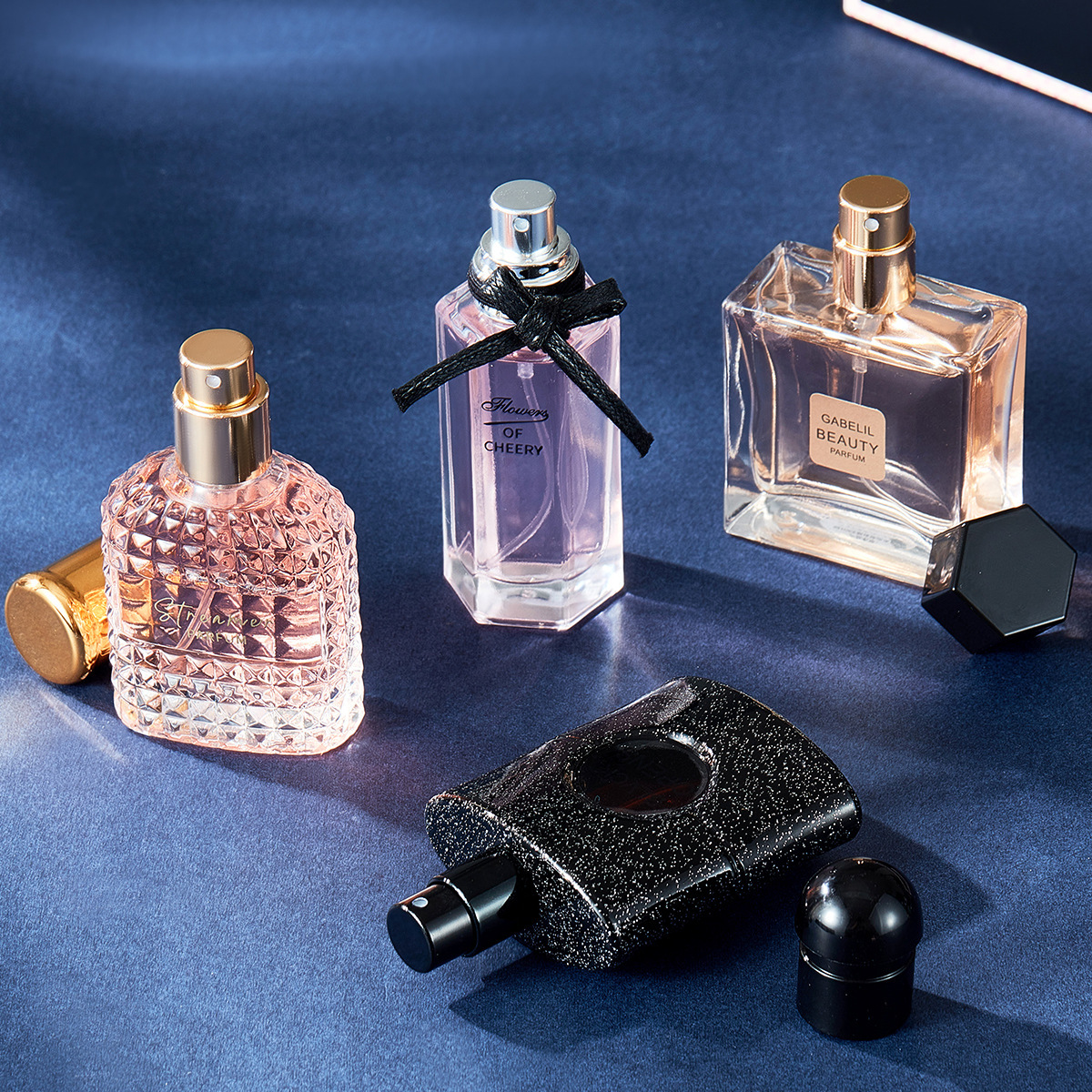 Caja de regalo en vivo para mujeres perfumes de cuatro piezas perfumes al por mayor perfumes duraderos de café negro perfumes para mujeres perfumes image 5