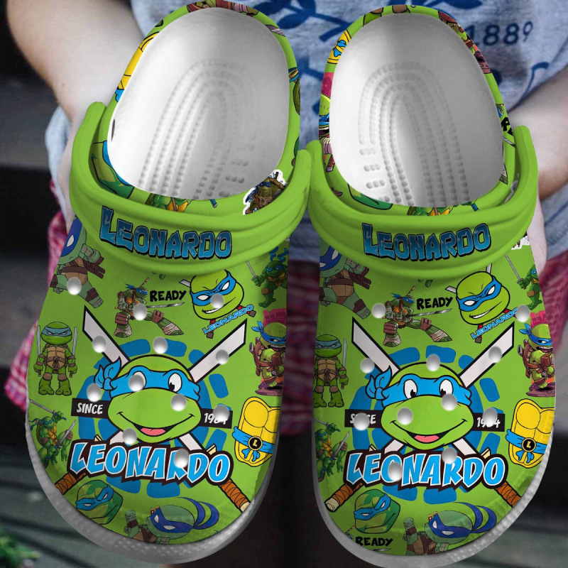 Christmas Themed Clogs, Fashionable Printed Shoes for Men and Women, Beach Shoes, Anime Designs, Minimum Order of One Piece