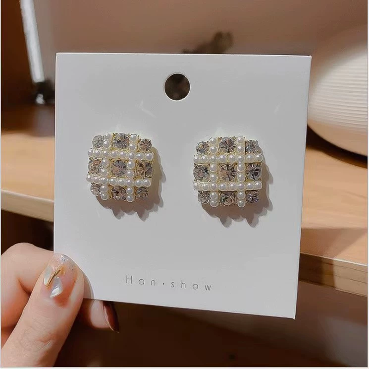 Universal earrings from pearl, light luxury style, diamond encrusted