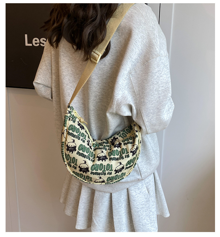 Knödel Schulter Mode Cartoon Anime Unterarm Dutt Lässig Niedlich Rolling Edge Farbe Kontrastierende Umhängetasche_voghion.com