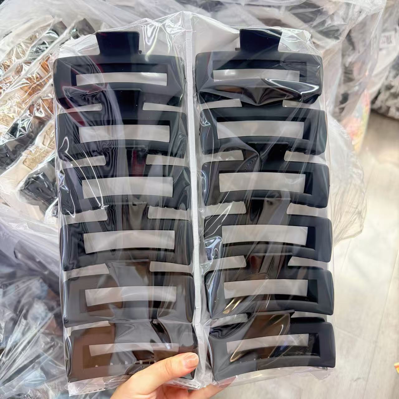 Amazon transfronteriza pintura de goma de gran tamaño clip de pelo espalda Cabeza de tiburón clip de pelo volumen multi horquilla dos yuanes accesorios para el cabello al por mayor