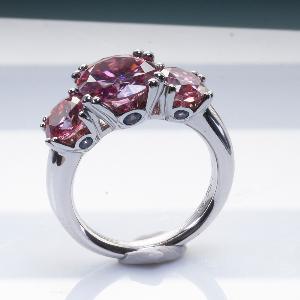 Europa y los Estados Unidos de tres piedras de 5 quilates D color anillo de piedra de mosaico s925 plata galvanizado anillo de oro k ventas calientes