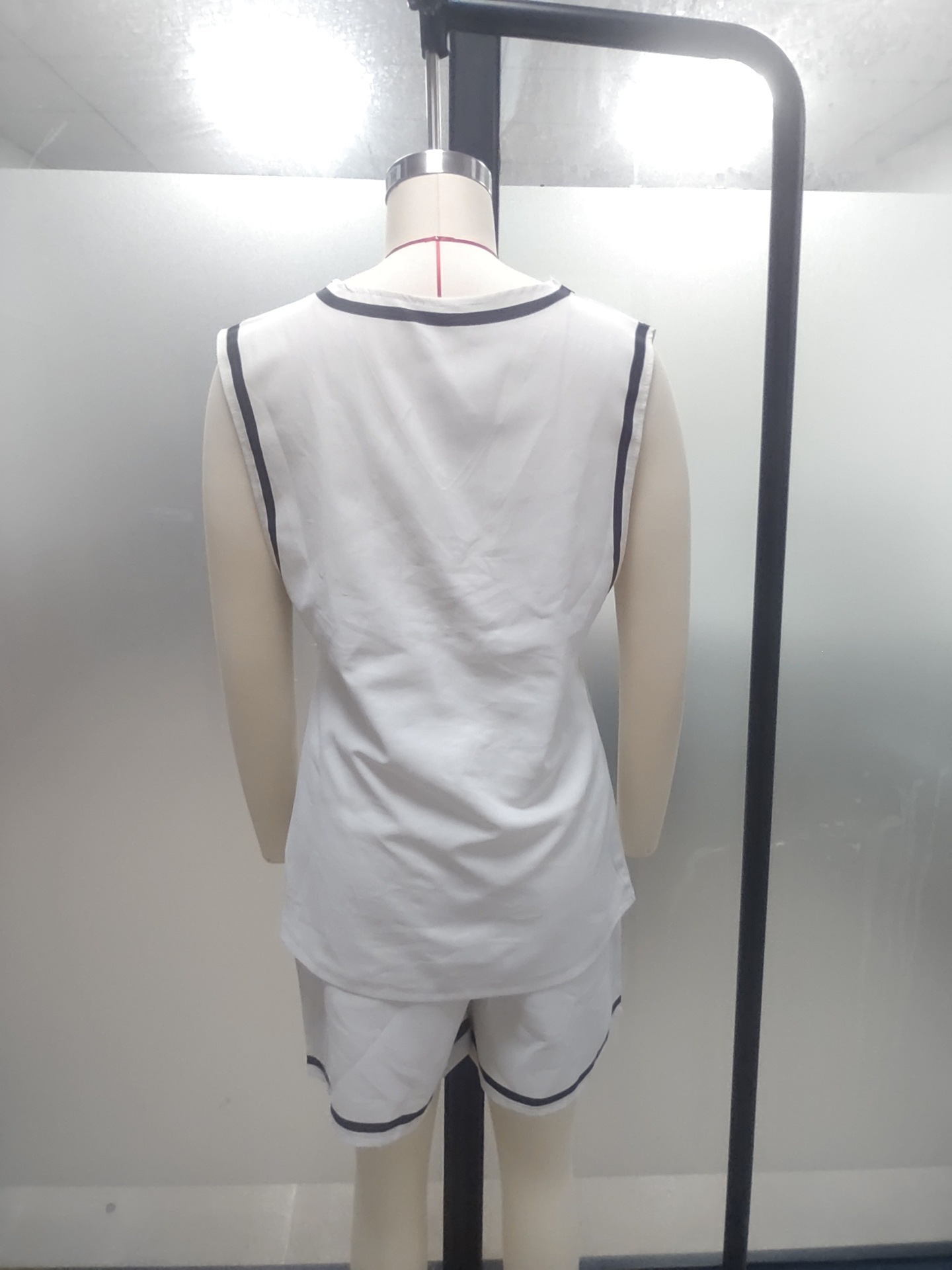 Women's V Neck Vest And Shorts Set Casual Two Piece Solid Color Vacation Style_ecoleips.com
