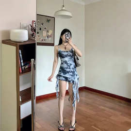 跨境批发美式辣妹扎染不规则吊带背心女夏季设计感荷叶边修身上衣