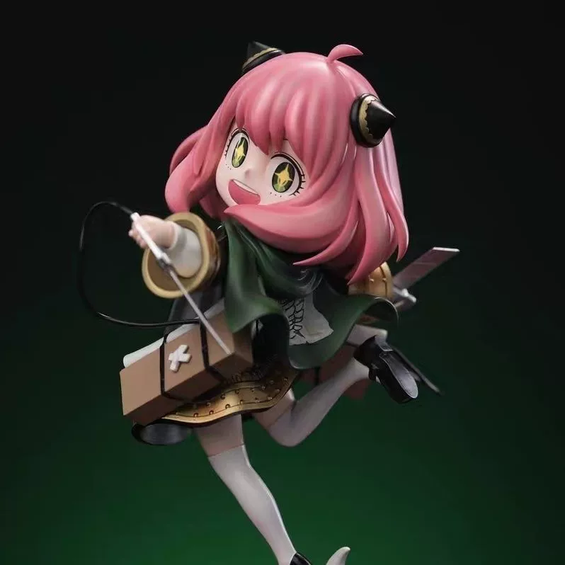 Шпионский дом Ания Коса Солдат настрелился в гигантскую красавицу