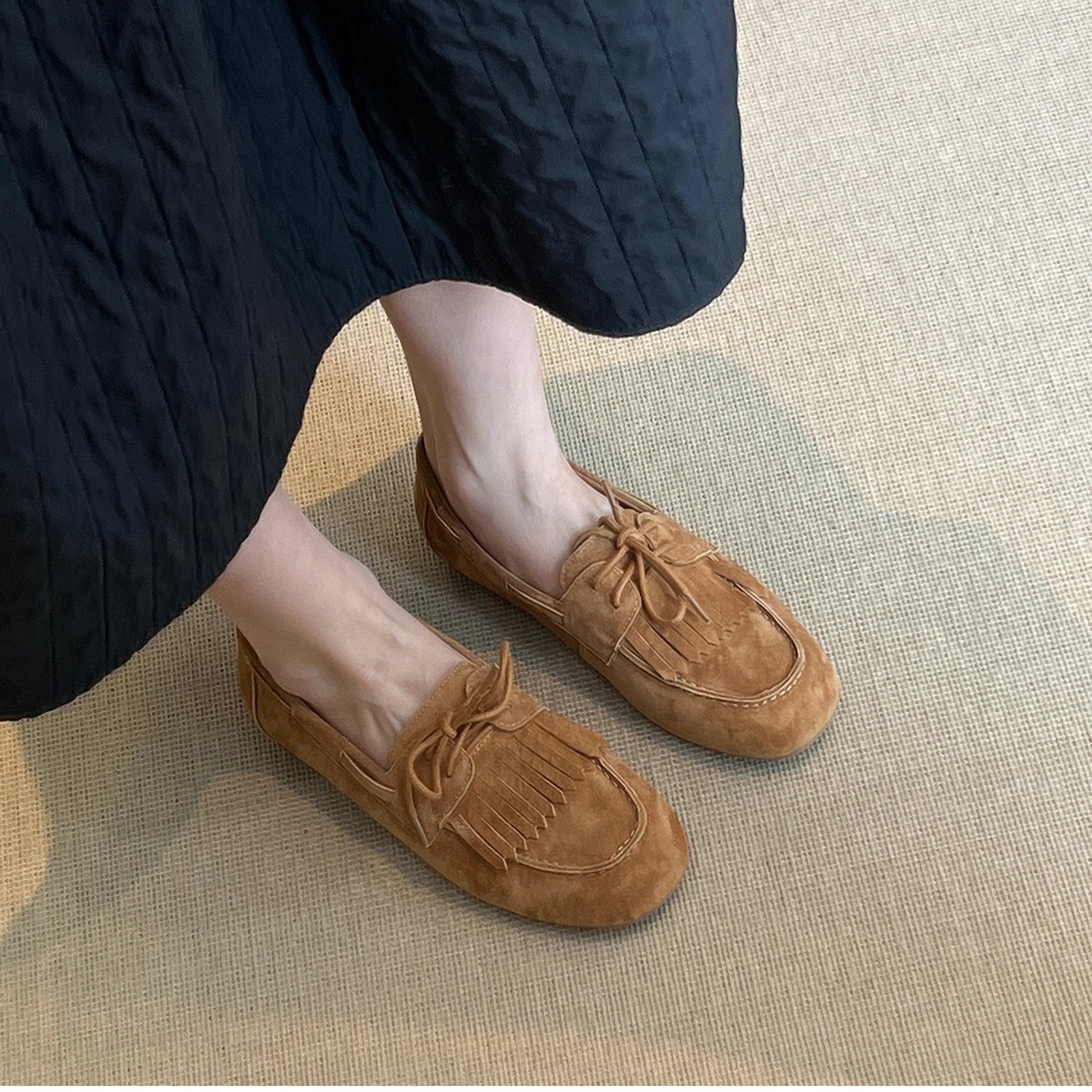 Retro insulated suede loafers with shoelaces flat