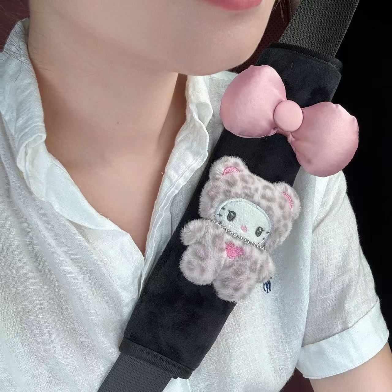 Original Handmade Cute Kt Bow Car Seatbelt Shoulder Protector, Anti-Slip and Anti-Abrasion Decorative Car Accessory, New Car Gift