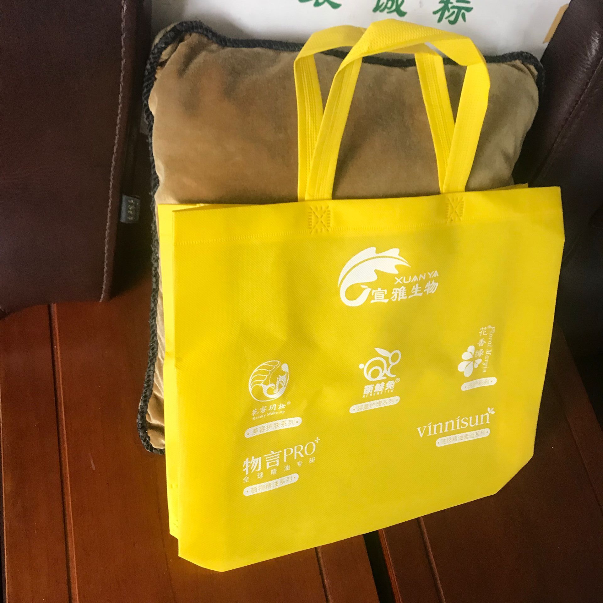 厂家供应无纺布袋热压食品袋衣服外卖药业展会礼品袋 印LOGO台湾