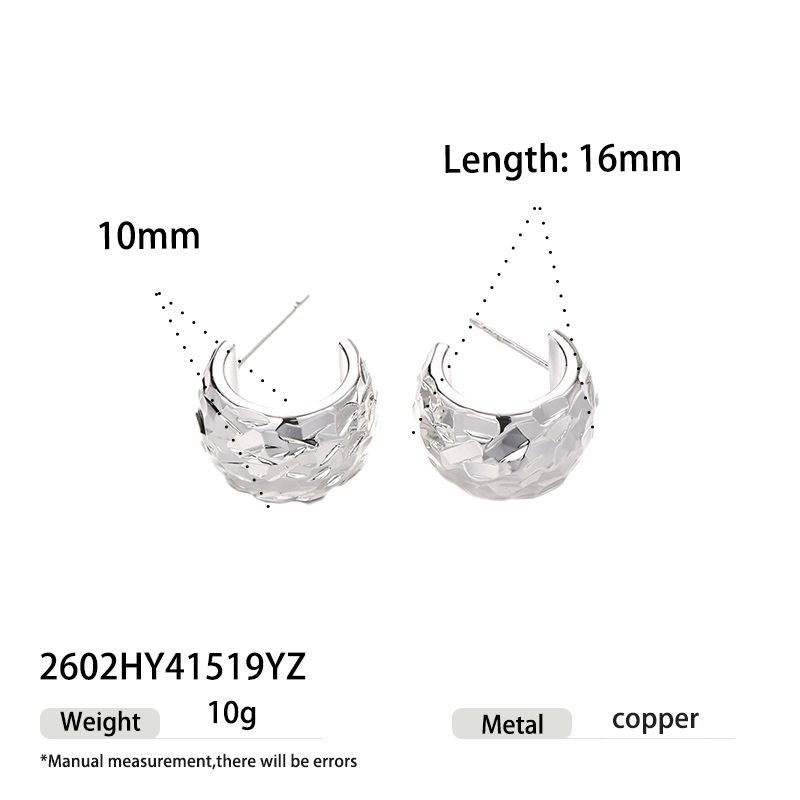 Joyería al por mayor aretes de martillo en forma de C cobre chapado en oro 925 plata simple ligero lujoso anillo de aguja de plata para mujeres