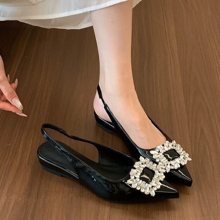 Explosión de la parte inferior plana de la fragancia de la sandalia de la cabeza de las mujeres 2026 nueva falda de verano de estilo francés de punta de diamante zapatos individuales