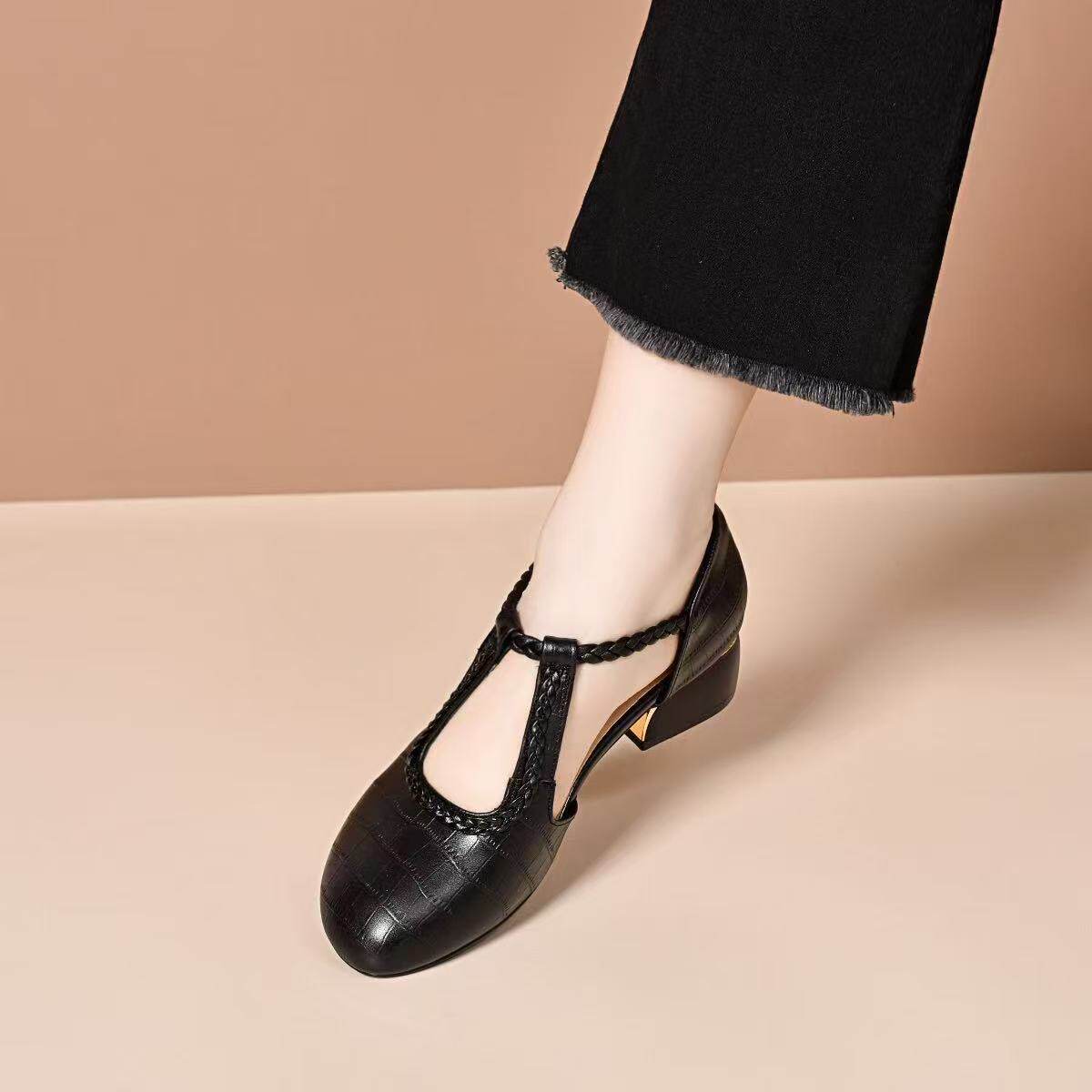 Sandal nữ quai ngang da thật gót thấp mũi tròn bít — màu đen