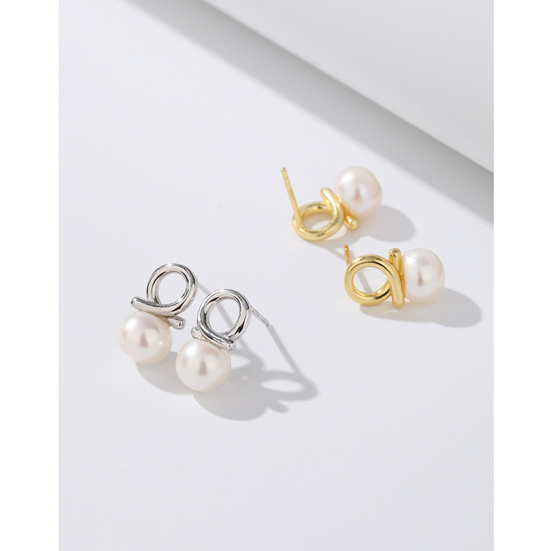 Pendientes de perlas de agua dulce para mujeres 925 Luz de plata esterlina de lujo de alto grado elegante pendientes simples pendientes de diseño de nicho nuevo