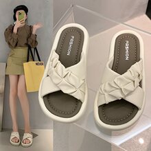 ��ЬŮ�⴩2025���ļ��¿��һ����Ь��ʺ��ܛ�וr�з�ˮ����Ь