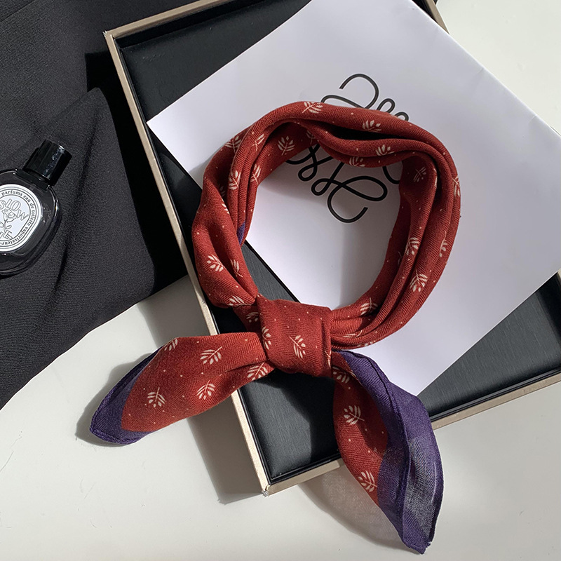 Pequeña toalla cuadrada bufandas de seda para mujeres 2025 nuevo paquete coreano de pañuelo de seda bufandas de cuello bufandas al por mayor